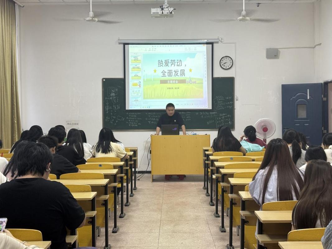 電子商務(wù)與管理系開(kāi)展2025年勞動(dòng)教育宣傳展示月系列活動(dòng) 以市場(chǎng)營(yíng)銷(xiāo)策劃服務(wù)深化實(shí)踐育人